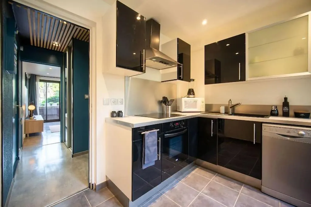 Air-Conditioned Apartment With Private Parking Marseille 0*,  France